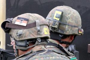 Bundeswehr-Helme (Archiv)