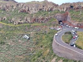 Bus stürzt auf Kanareninsel Böschung hinab