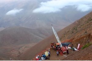 Camino Corporation beginnt mit Bohrungen bei der großflächigen IOCG-Kupfer-Entdeckung auf Costa de Cobre in Peru