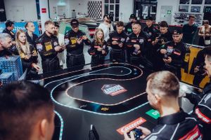 Carrera Racing Night 2025: Gaming-Stars kämpfen um den Racing-Titel