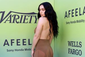 Charli xcx findet es 'wirklich schwer', 'brat' loszulassen.