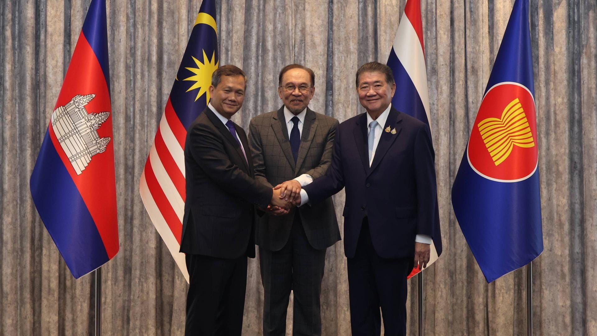 China greift ein – Thailand und Kambodscha stoppen plötzlich den Krieg