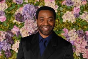 Chiwetel Ejiofor wird in der neuen Verfilmung von 'The Exorcist' eine zentrale Rolle übernehmen.