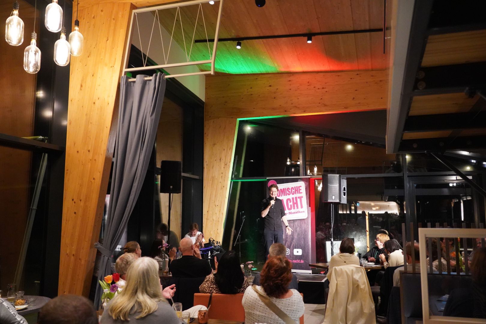 Comedy-Marathon in Cuxhaven – hochkarätige Comedians auf sechs Bühnen