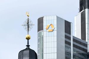 Commerzbank: Gewinnrückgang belastet Aktie – Übernahmekampf mit Unicredit bleibt Thema