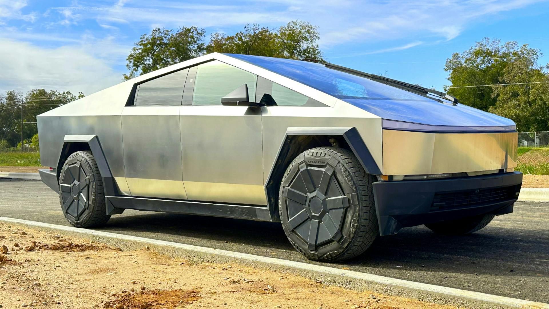 Cybertruck unter Druck – Wird Teslas Hoffnungsträger zum E-Auto-Flop 2025?