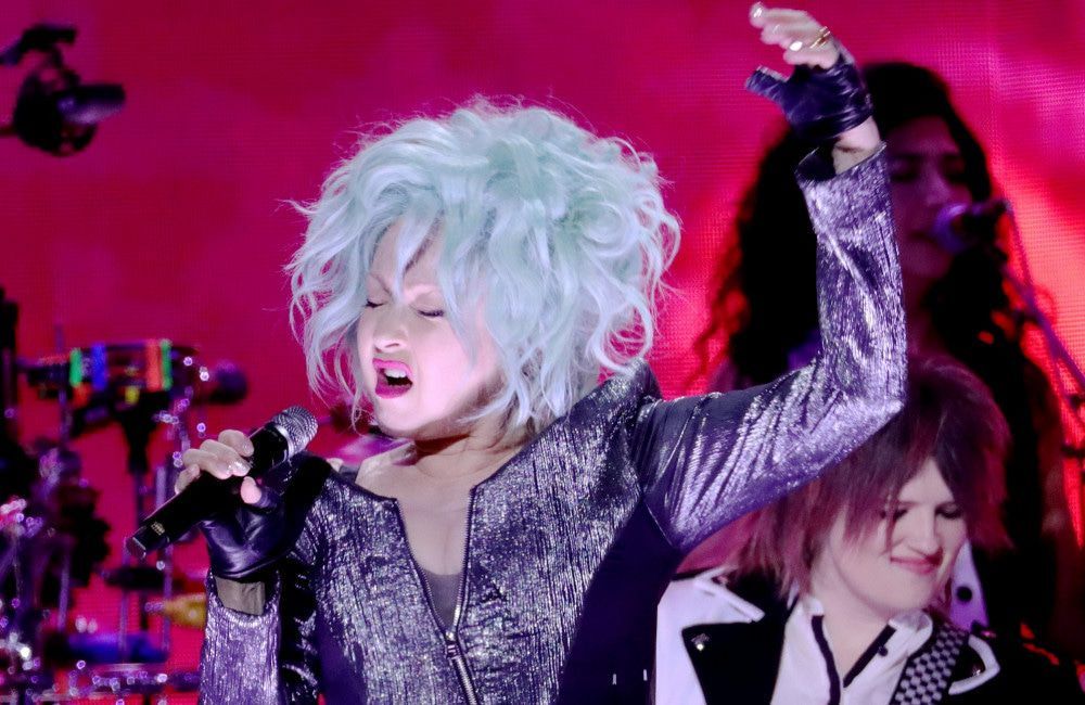 Cyndi Lauper wird in die Rock and Roll Hall of Fame aufgenommen.