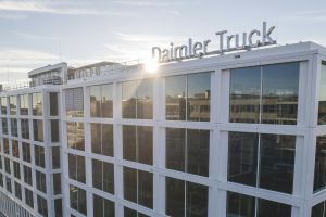 Daimler Truck plant Milliarden-Kostensenkung nach Gewinneinbruch in Europa