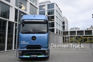 Daimler Truck senkt Prognose trotz starker Q2-Zahlen
