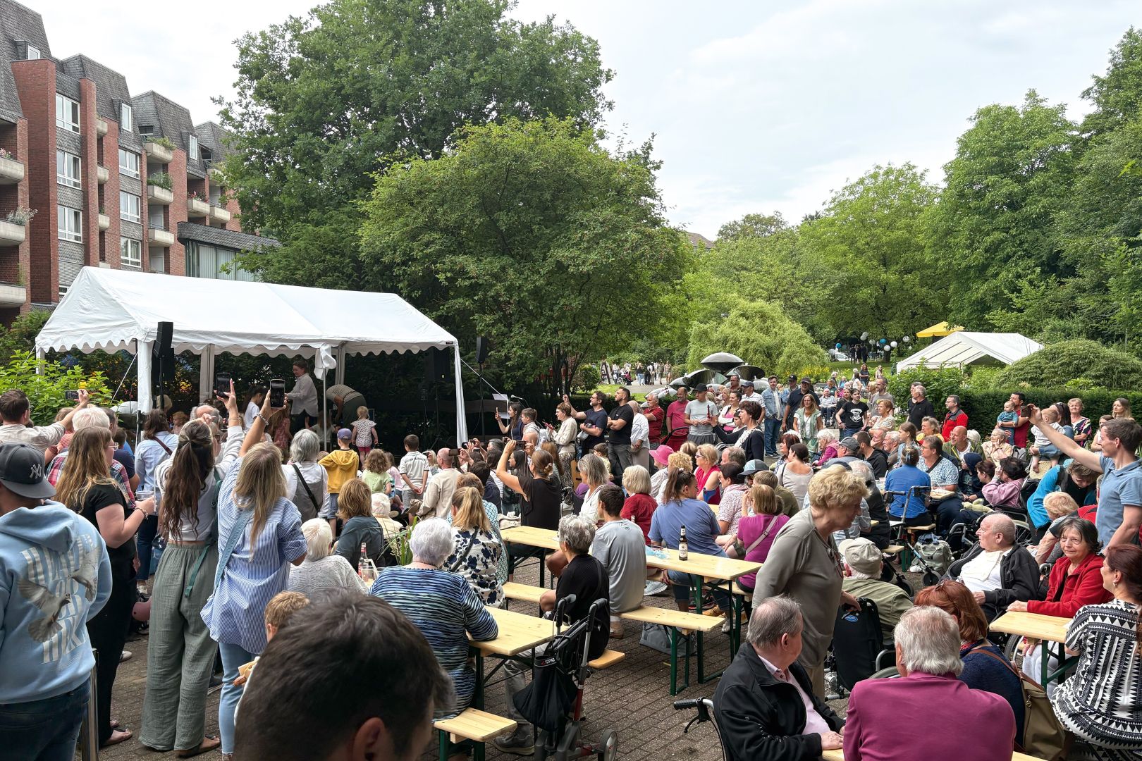 Das AWW-Seniorenheim Neandertal feierte das 30. Sommerfest mit allen Generationen