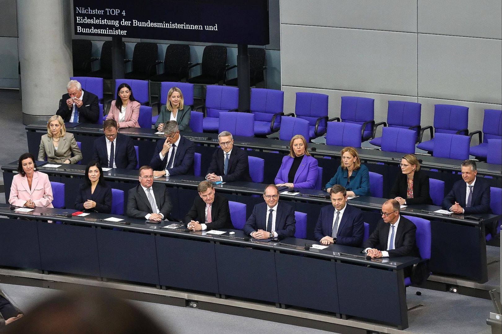Das neue Kabinett Merz auf der Regierungsbank (Archiv)