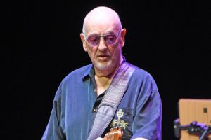 Dave Mason, Gründungsmitglied der legendären Rockband Traffic, ist im Alter von 79 Jahren verstorben.