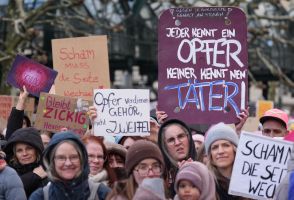 Demonstration gegen sexualisierte Gewalt gegen Frauen