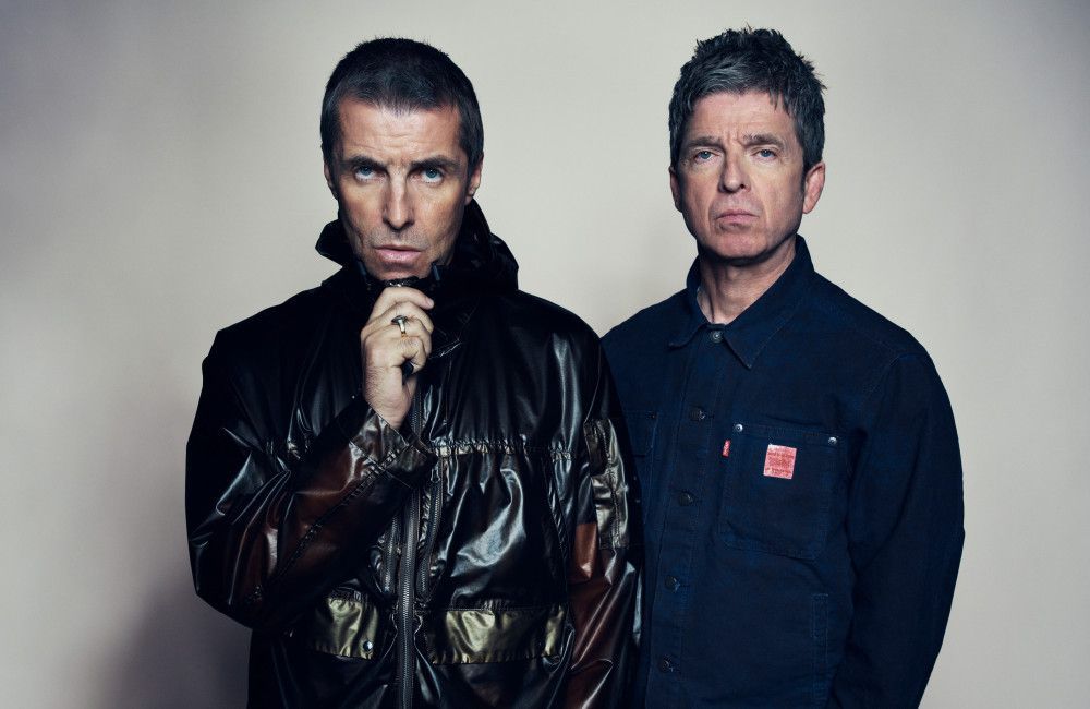 Der Klassiker 'Some Might Say' von Oasis aus dem Jahr 1995 hat die Chance, in Großbritannien wieder auf Platz 1 der Charts zu kommen.