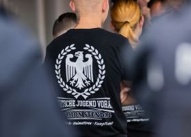 "Deutsche Jugend voran"