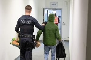 Deutschland bricht ein Tabu und schiebt erstmals wieder Straftäter nach Syrien ab