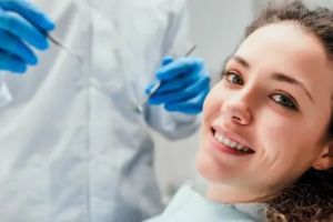 Die Basis für starke Zähne: Zahnarztbesuche, Pflege und Ultraschalltechnologie