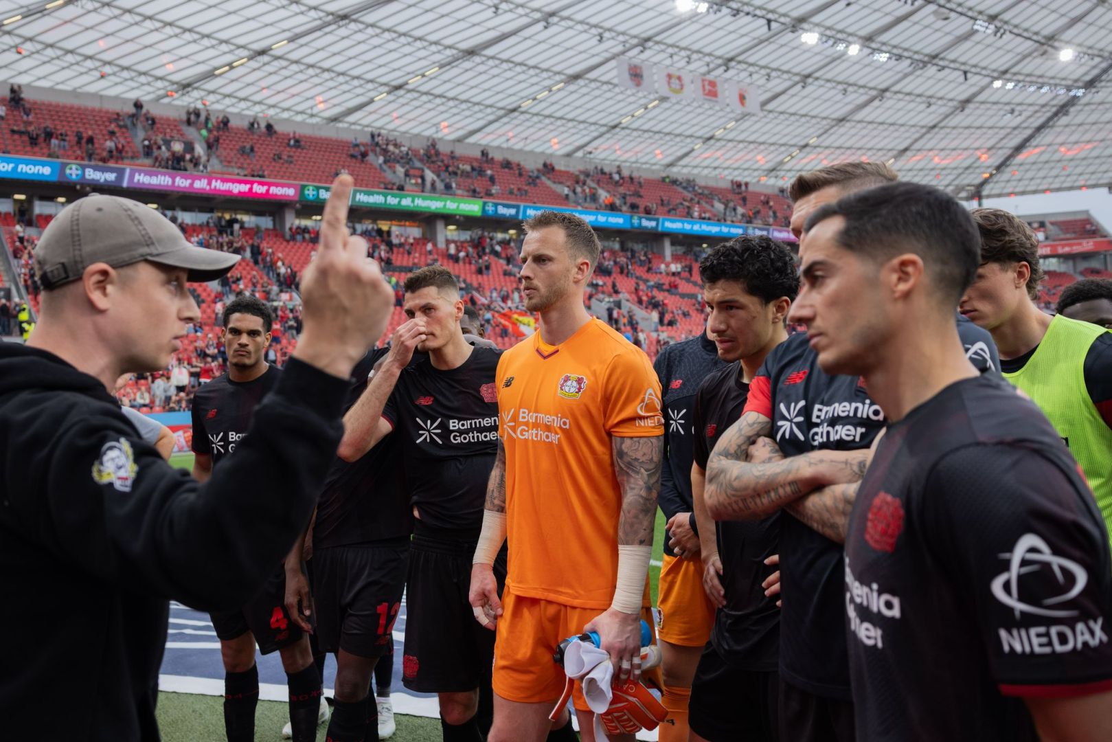 Die Leverkusener werden von ihren Fans eingeschworen.