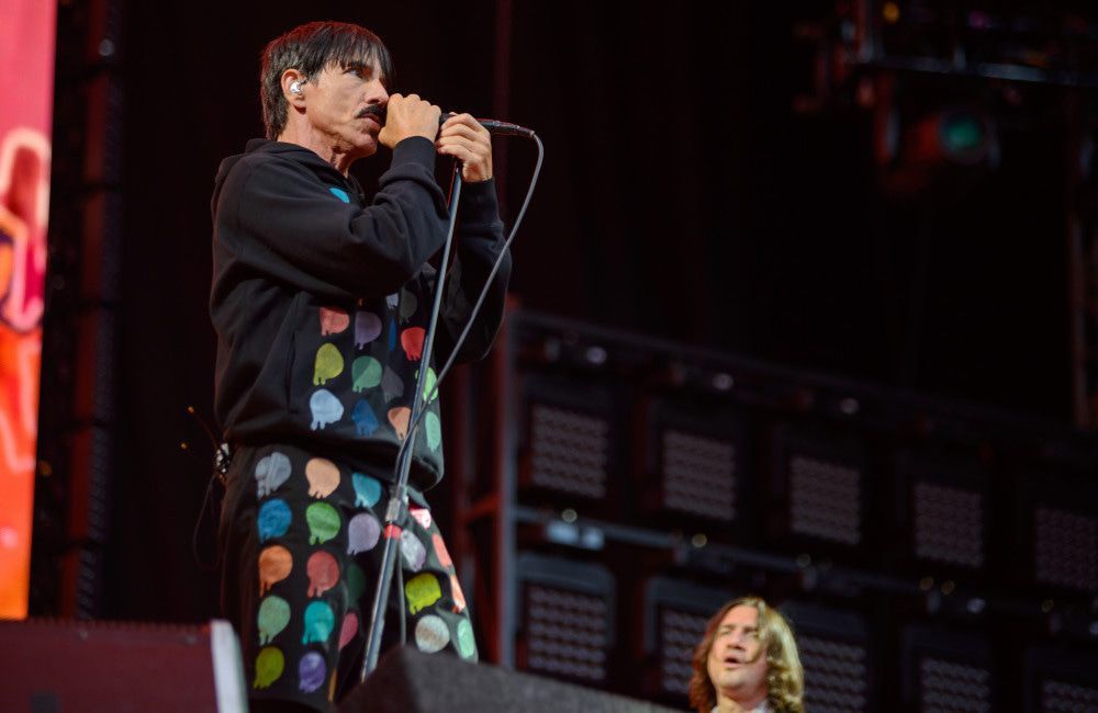 Die Red Hot Chili Peppers haben ihren gesamten aufgenommenen Musikkatalog in einem Deal im Wert von mehr als 255 Millionen Euro an die Warner Music Group zurückverkauft.