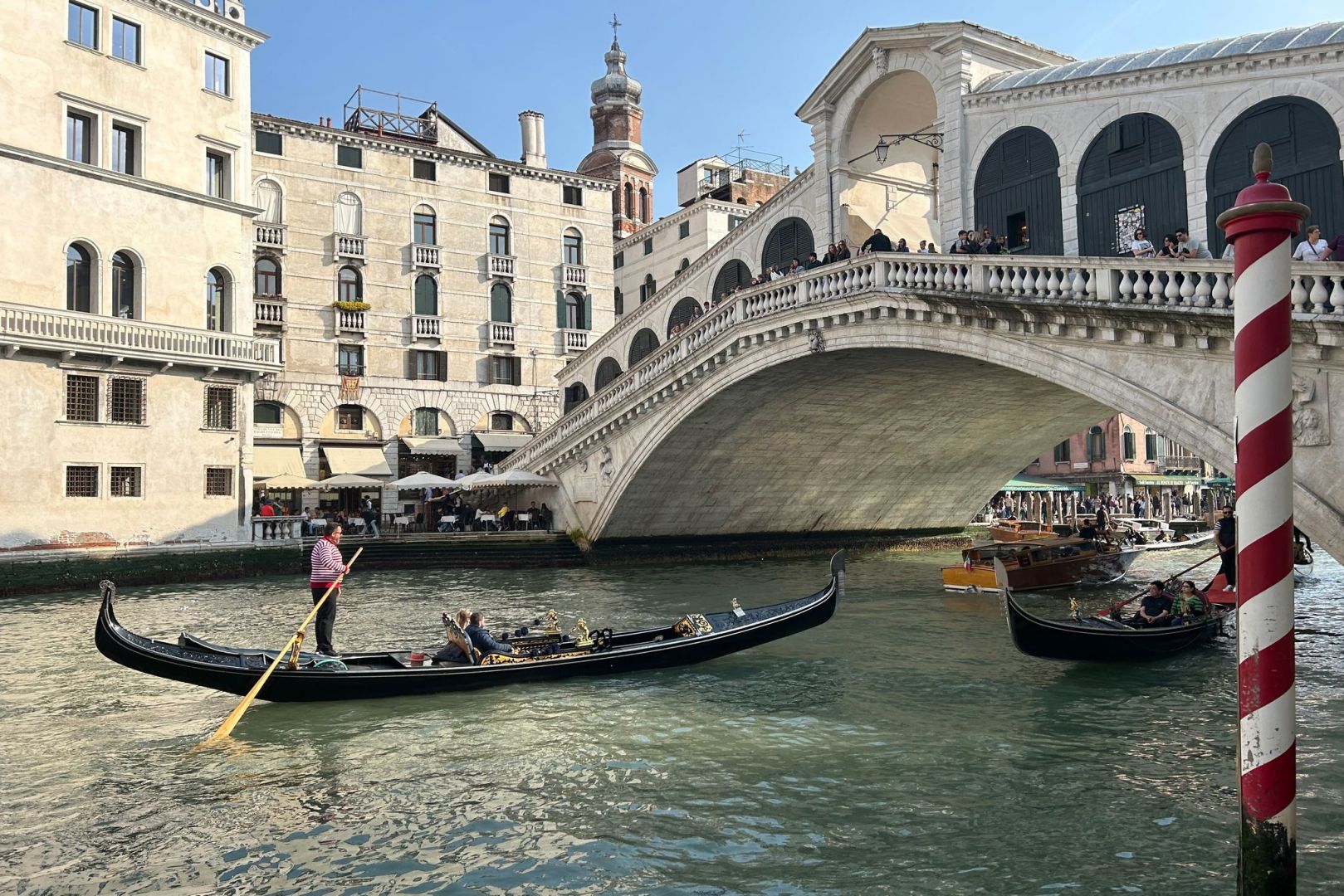 Die Rialtobrücke in Venedig