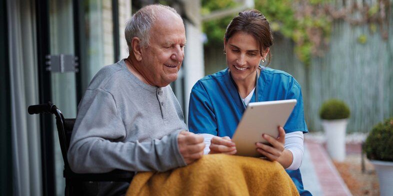 Digitale Unterschrift in der Pflege: So sparst du Zeit und Papier