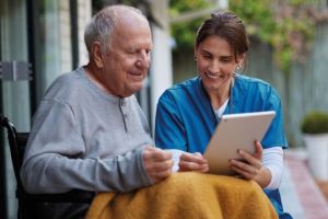 Digitale Unterschrift in der Pflege: So sparst du Zeit und Papier