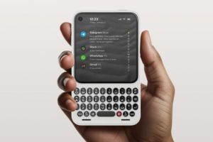 Doomscrolling ade: Smartphone mit Tastatur speziell für Messenger-Dienste