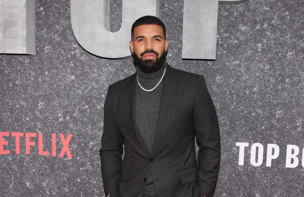 Drake hat Fans überrascht, indem er gleich drei vollständige Alben auf einmal veröffentlichte und nach Monaten kryptischer Teaser und Stunts 'Iceman', 'Habibti' und 'Maid of Honour' herausbrachte.