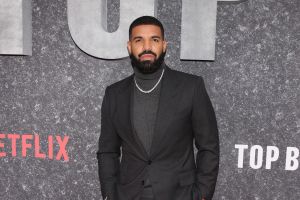 Drake hat Fans überrascht, indem er gleich drei vollständige Alben auf einmal veröffentlichte und nach Monaten kryptischer Teaser und Stunts 'Iceman', 'Habibti' und 'Maid of Honour' herausbrachte.