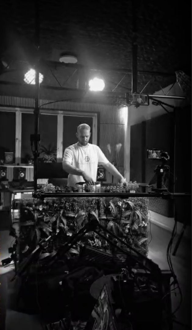 DSTRCT-KAVKAZ – Vom Schlagzeugschüler zum Hard-Techno-Artist