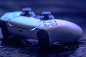 RGB-Explosion auf deiner Konsole: Die neue PS5 Hyperpop Collection wird dein Setup aufpeppen