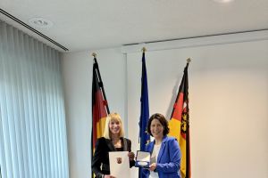 DVS-Präsidentin Susanne Szczesny-Oßing erhält Wirtschaftsmedaille des Landes Rheinland-Pfalz