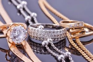 Echtschmuck mit Ultraschall reinigen: Schonend, gründlich und strahlend sauber in wenigen Minuten