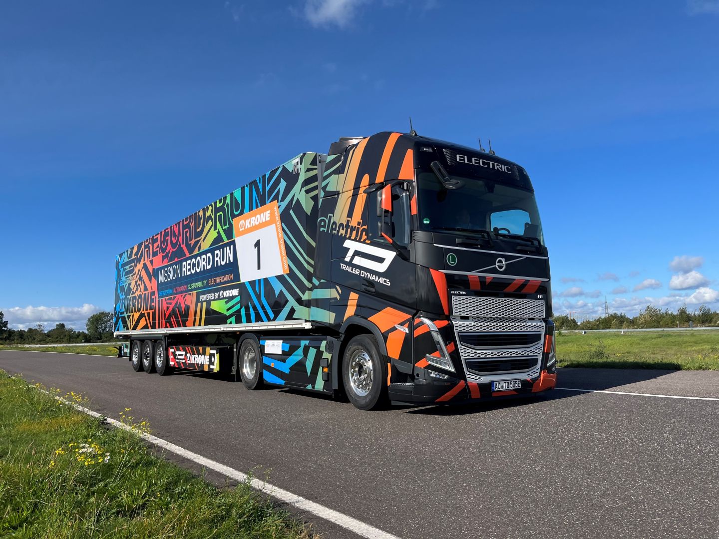 EIB fördert Roll-out elektrischer Trailer im europäischen Logistiksektor mit 25 Mio. Euro für Trailer Dynamics