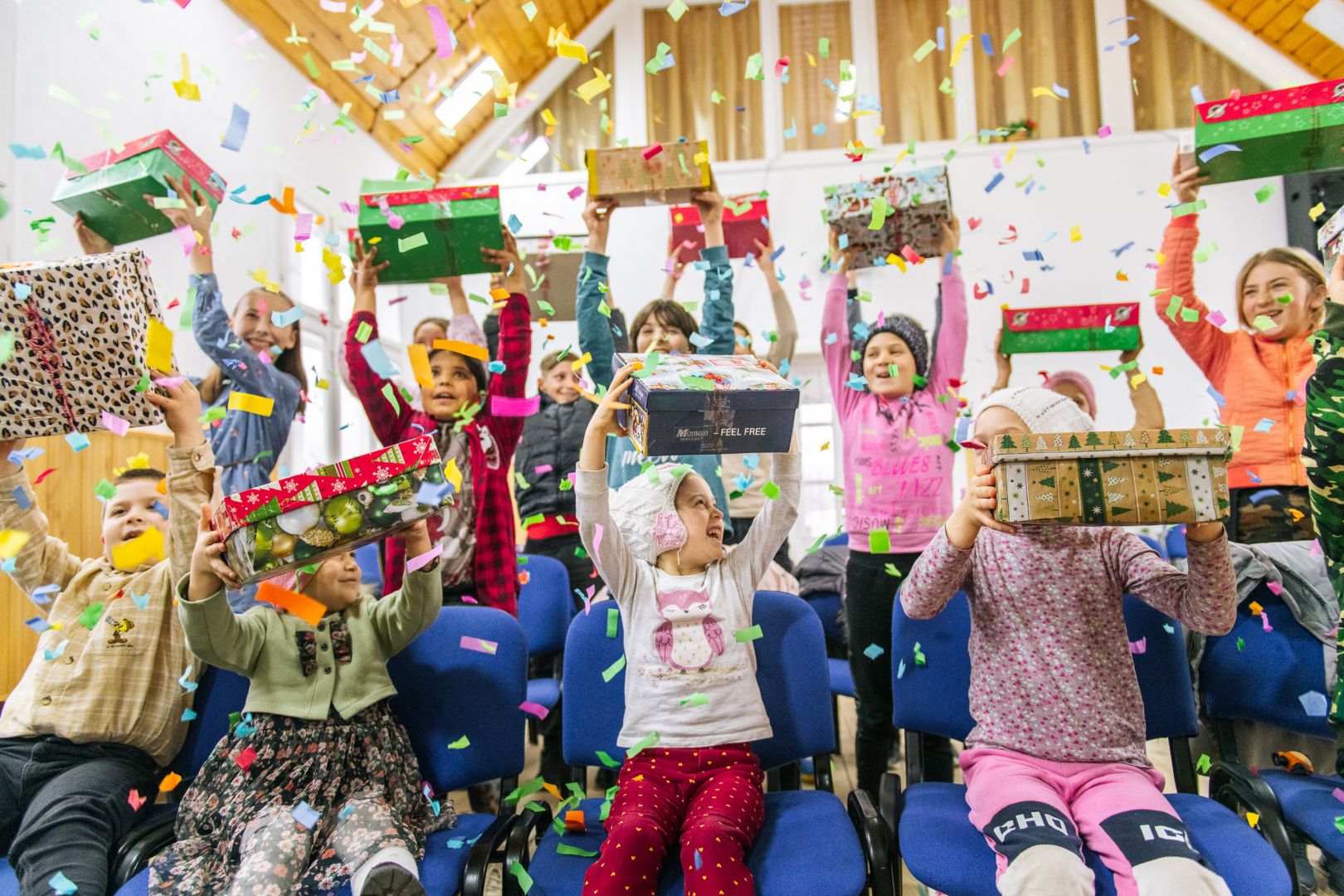 Ein Netzwerk der Liebe rund um die Welt: Abgabewoche bei „Weihnachten im Schuhkarton“