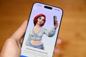 Ein Smartphone mit der Avatar-Funktion im Messenger von Meta