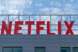 Ellisons Milliarden-Versprechen reicht nicht – Zweifel am Paramount-Angebot für Warner wachsen