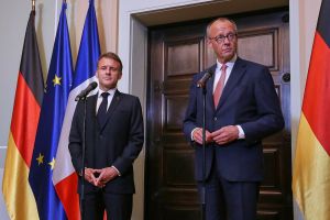 Emmanuel Macron und Friedrich Merz (Archiv)