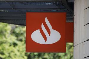 Erste Group kauft Santander-Polen-Anteile – Aufstieg zum drittgrößten Geldhaus im Markt