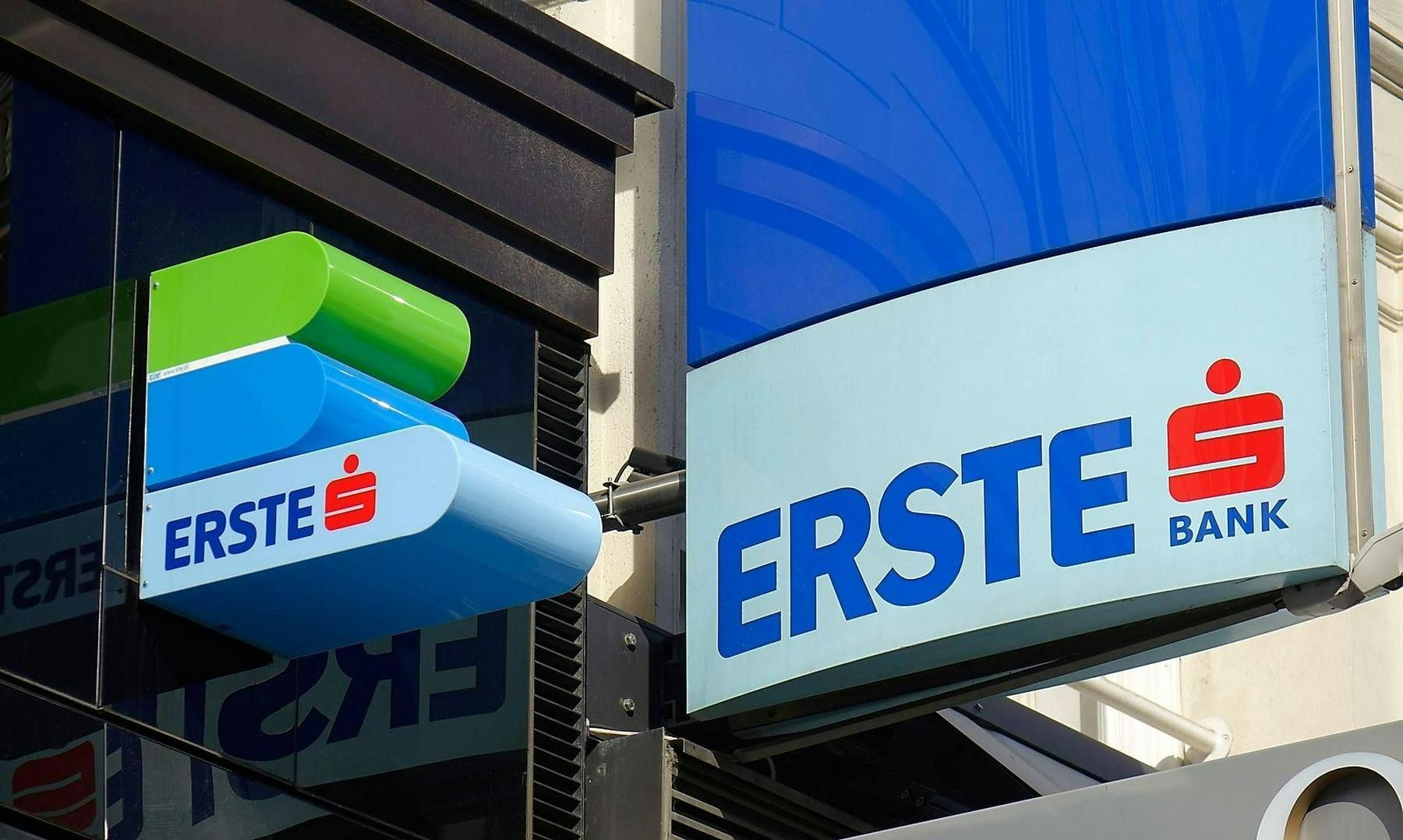 Erste Group übertrifft Erwartungen – Bank hebt Prognose an