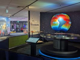 Erste OmniGlobe-Lieferung nach Australien: Scitech erweitert immersive Wissenschaftskommunikation