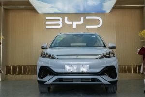 EU untersucht chinesische Subventionen für BYD-Werk in Ungarn – Orbáns Wirtschaftspolitik im Fokus