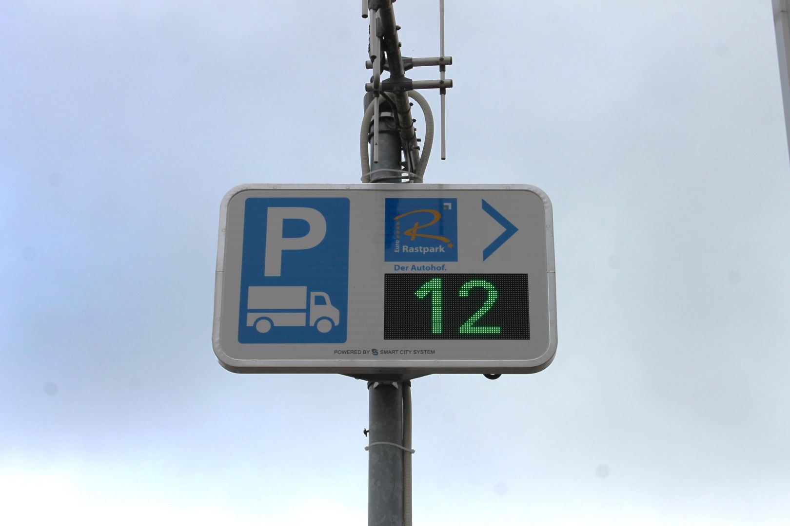 Euro Rastpark digitalisiert Parkflächen mit Smart Parking von Smart City System