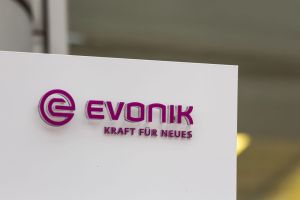 Evonik trotzt Konjunktursorgen – Gewinn legt zu, Stellenabbau läuft an