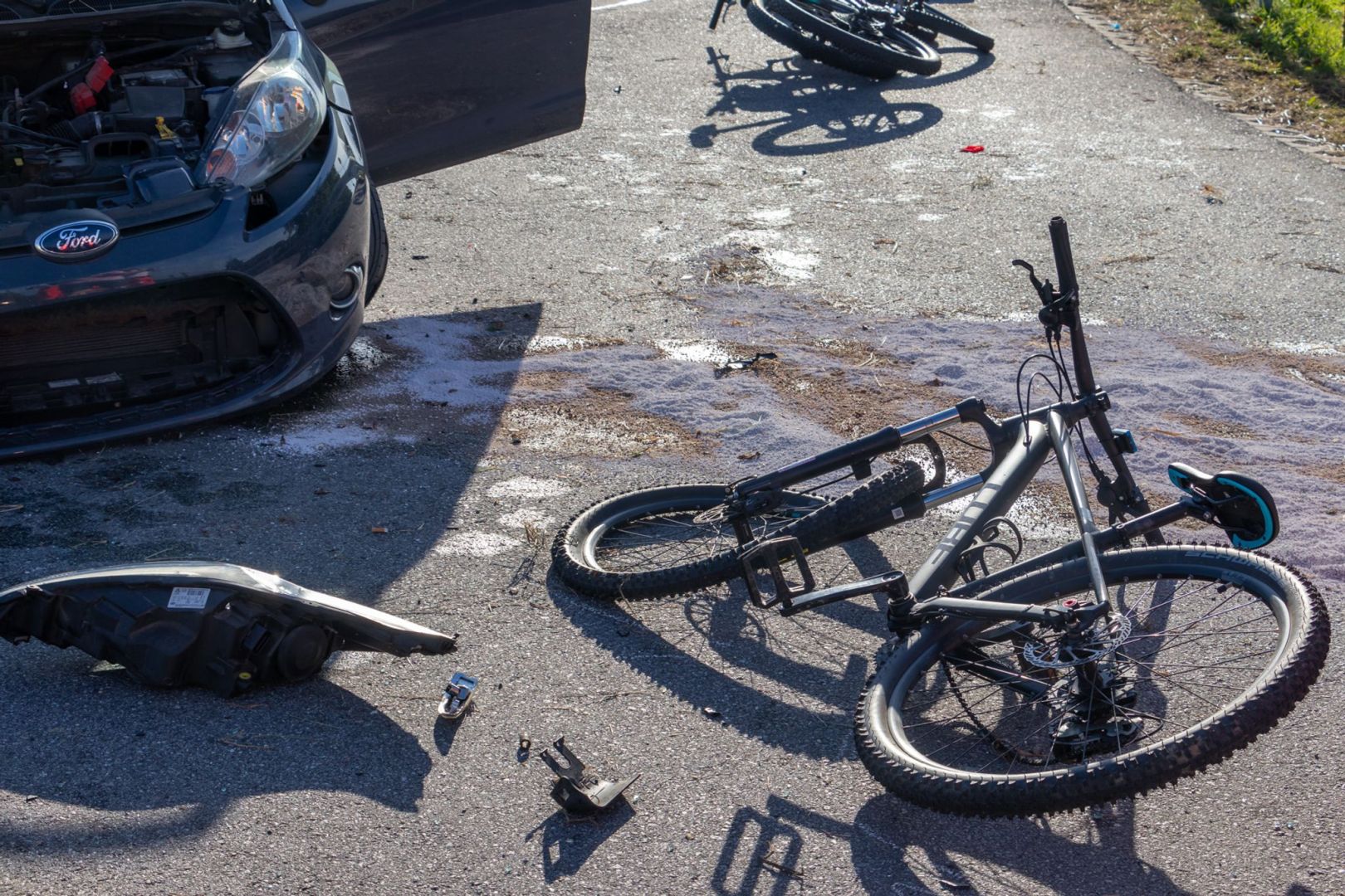 Fahrradfahrer von Auto erfasst