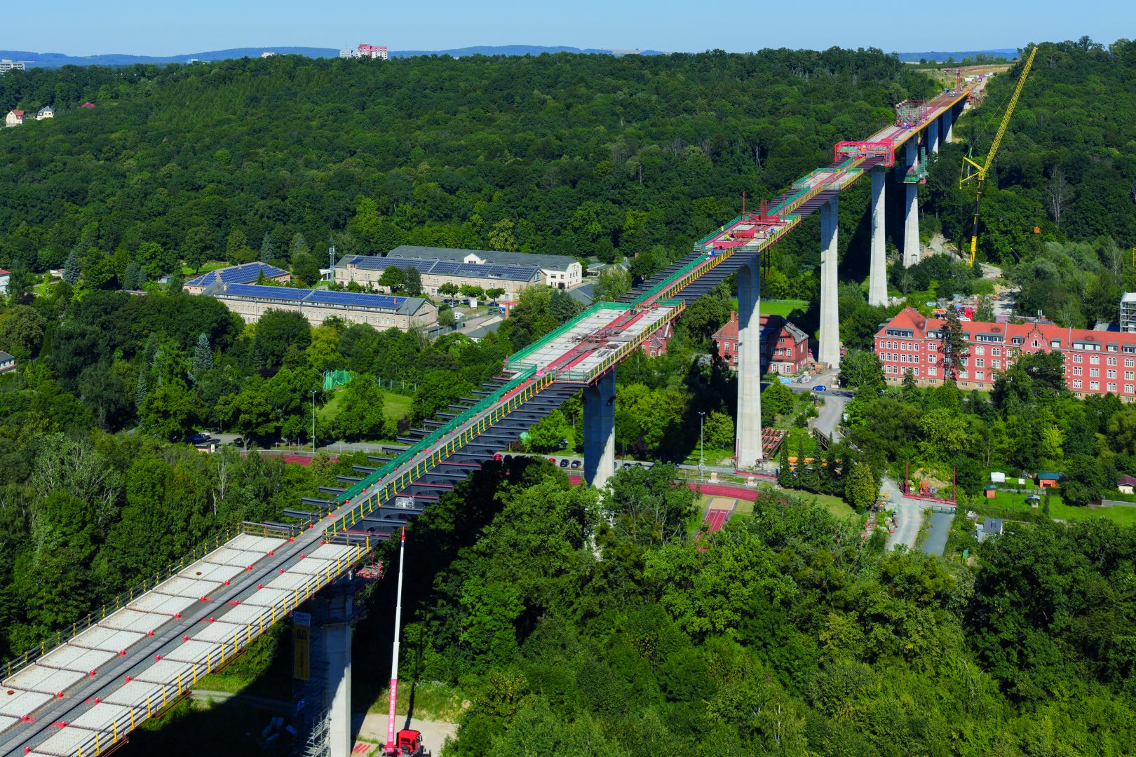 Filigrane Brückenkonstruktion und komplexe Baumaßnahme in 70 m Höhe