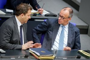 Finanzminister Klingbeil und Bundeskanzler Merz