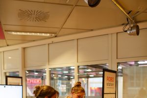 Fit fürs Studium: Online-Deutschkurse mit der Welt der Robotik verknüpft