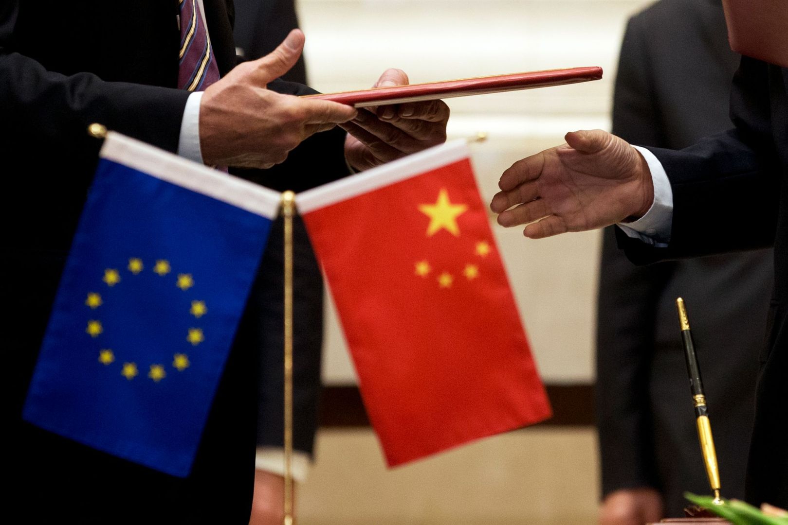 Flagge von China und der EU