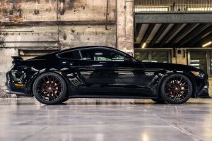 Flash Red fürs Pony Car: Ford Mustang auf Barracuda Project 3.0 - Rädern